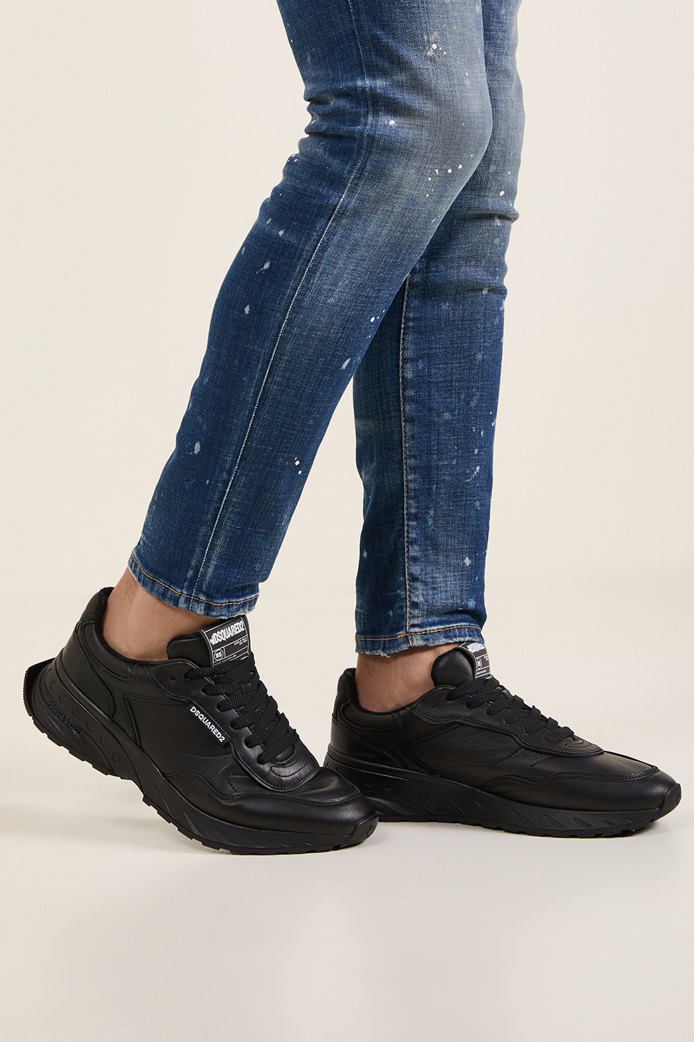 תמונת כל הלוק של נעלי סניקרס